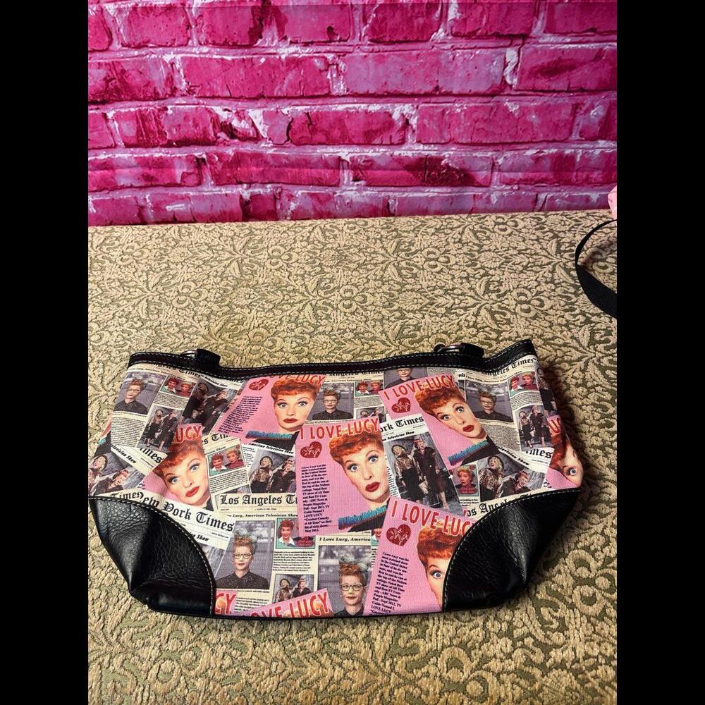I love Lucy all‎ over newspaper print handbag
